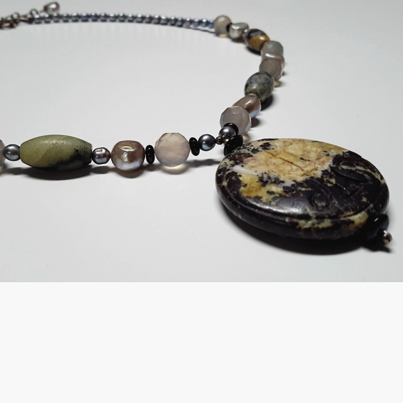 Vintage Serpentine Pearl Beaded Necklace w/Pendant - Picture 8 of 8